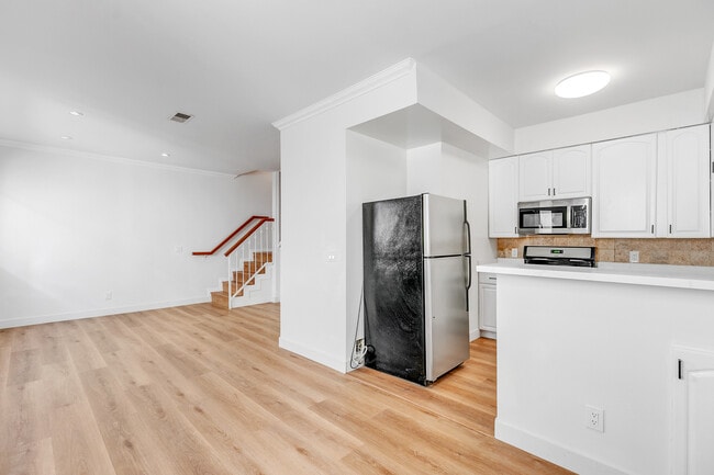 Photo - 4034 Redwood Ave