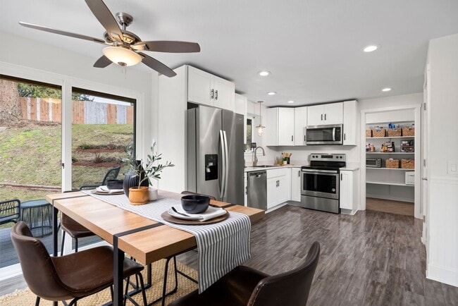 Building Photo - Stylish, Spacious & Steps from WWU and Fai... Rental