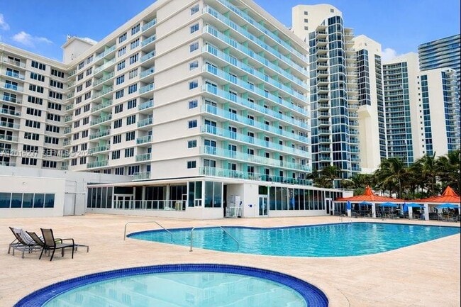 Building Photo - 19201 Collins Ave Unit 707