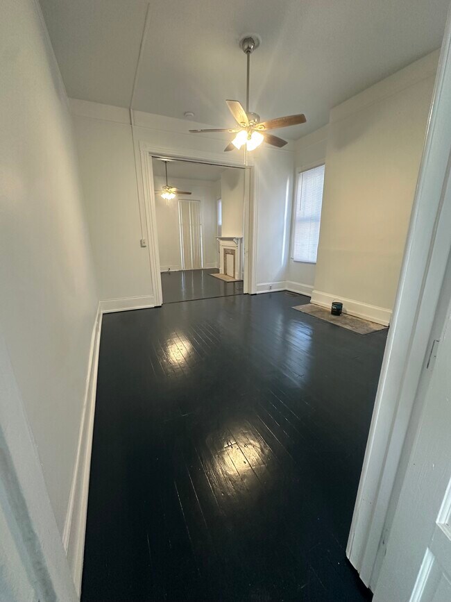 View of the den and dining area. - 111 E 39th St