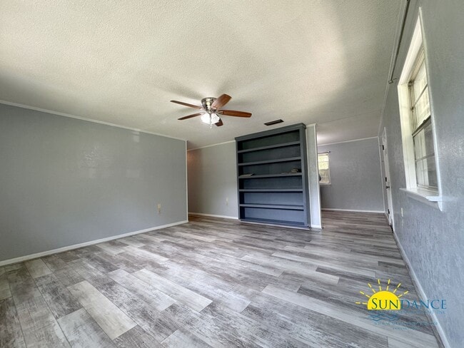 Photo - 2052 Roberts Dr