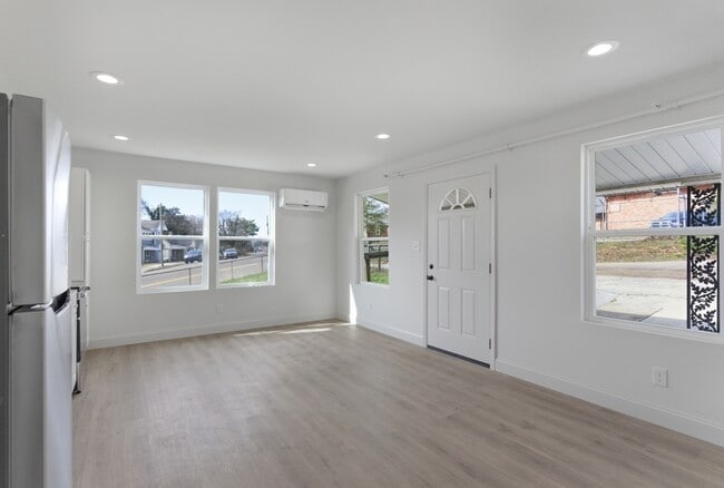 Photo - 2303 Parkview Ave