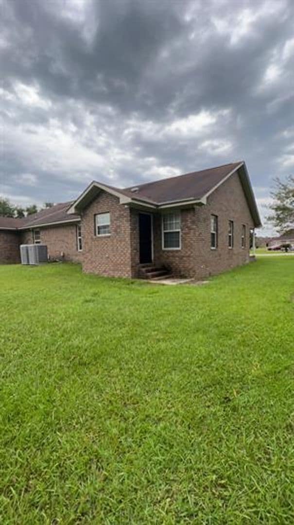 Building Photo - 44 Webb Ct NE