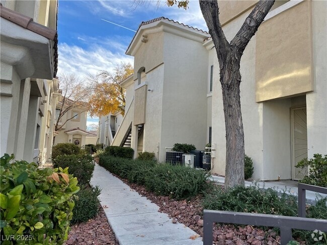 Building Photo - 1420 Red Crest Ln Unit 104 Rental