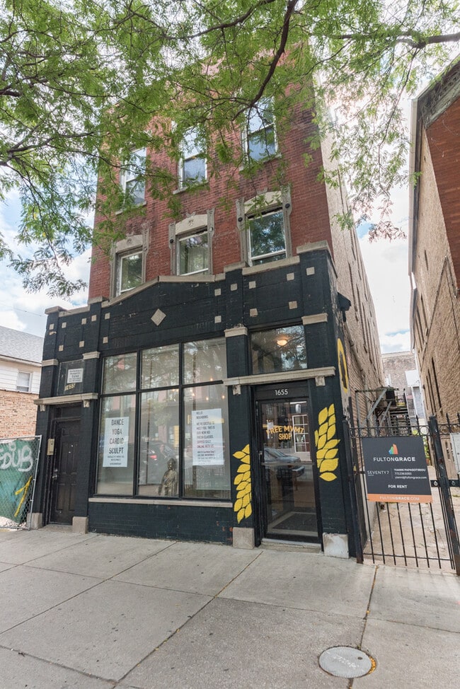 Building Photo - 1655 W Division St Unit 2R Rental