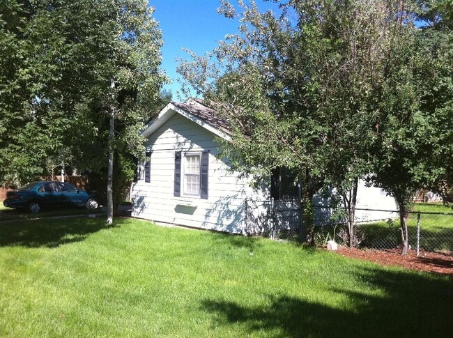 Building Photo - Adorable 2BD/1BA House! Nice Yard! Great L...
