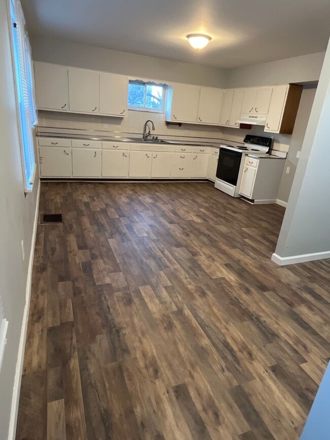 Photo - 4 bedroom 1.5 bathroom single family home