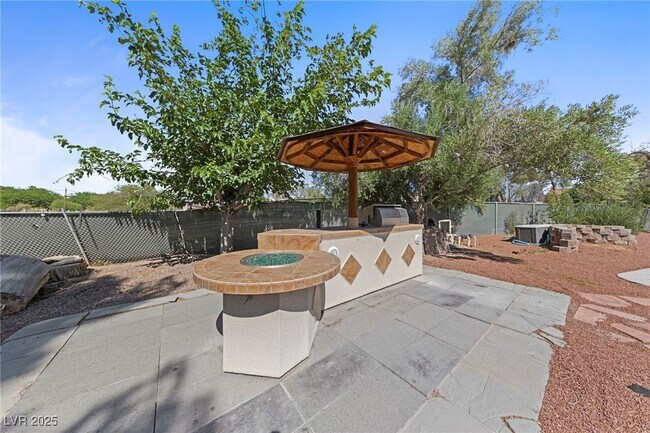 Photo - 144 E Robindale Rd