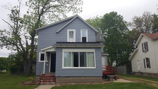 Building Photo - 224 S Park St