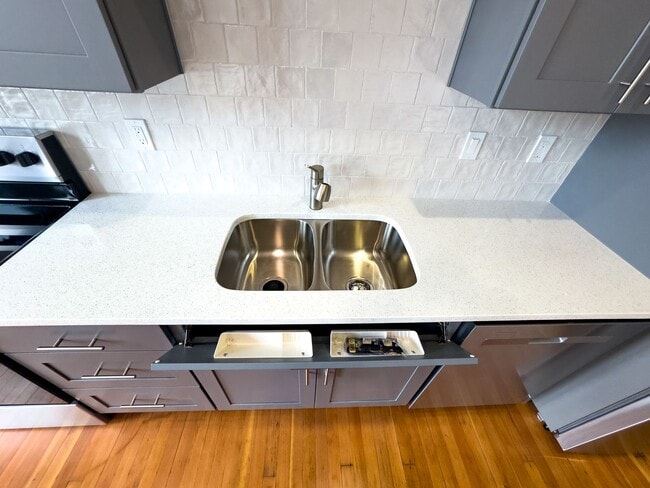 Photo - WINTER SPECIAL - NEWLY RENOVATED DOWNTOWN SALEM STUDIO Unidad 455-206