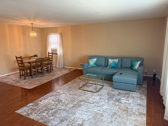 Building Photo - 44 Isabella Ave Unit 2 Rental