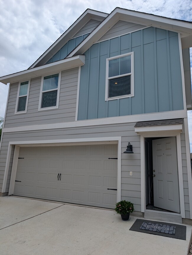 Building Photo - 160 Rioja Unit B