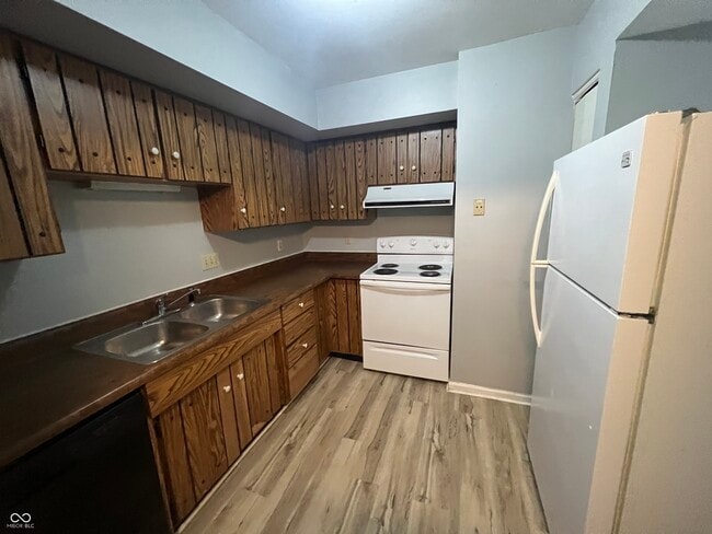 Photo - 1320 Millerwood Ct Unit 3