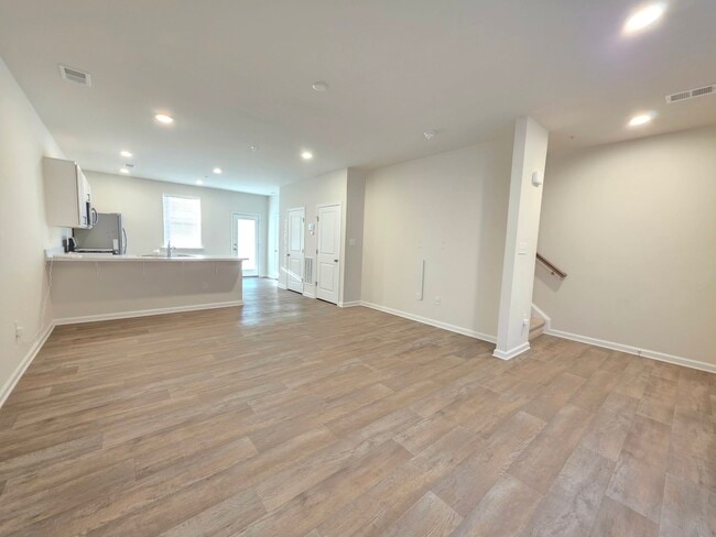 Photo - 426 Creekbed Cir