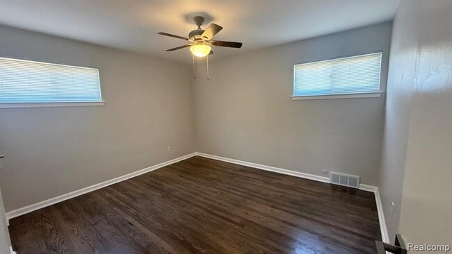 Photo - 29614 Rosslyn Ave