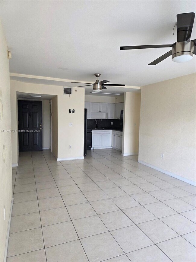 Photo - 650 Palm Ave Unit 2-B6
