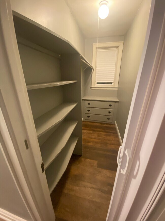 Walk in closet - 8425 S Marquette Ave Unit 1