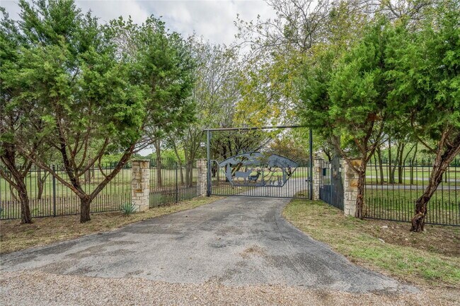 Photo - Gated Entry 5 bedroom, 3.5 Bath Home on 16+ Acres in Cleburne - Bring your horses and cattle!