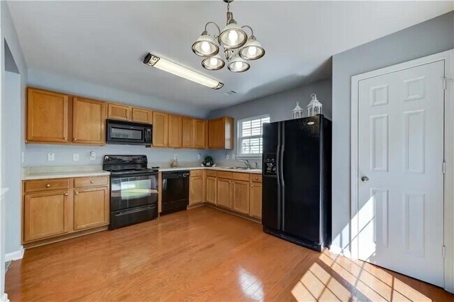 Photo - 2820 Mayfair Dr