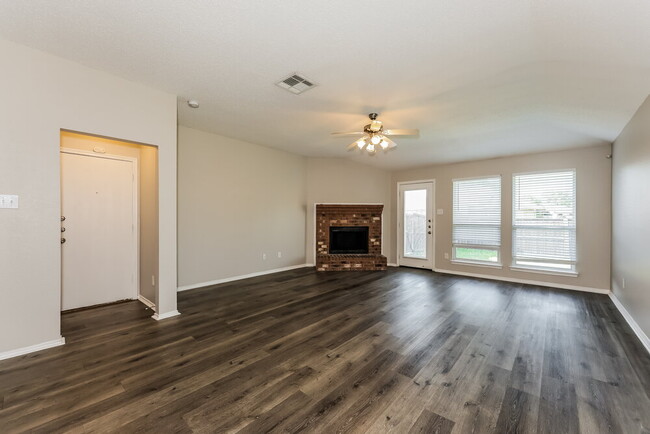 Photo - 1711 Venus Dr W