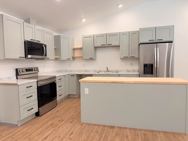 Building Photo - 2567 Old Mission Rd