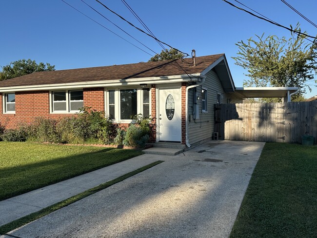 Building Photo - 216 Grove Ave