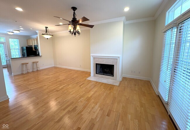 Photo - 949 Junction Pl