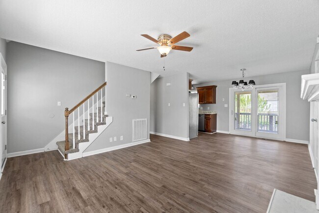 1235 Crystal Dr