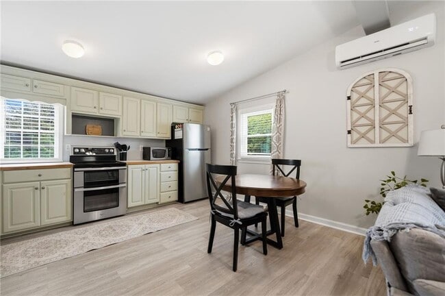 Photo - 1817 Hardman Ln