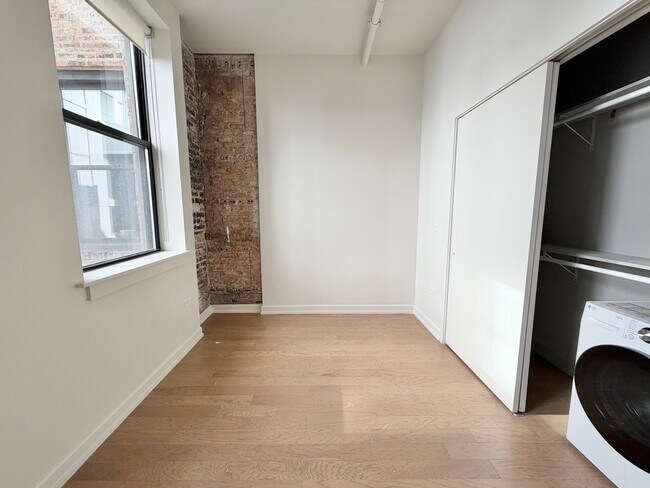 Photo - 102 W Chicago Ave Unidad S