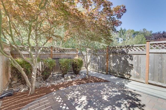 Photo - Charming Seattle Townhome with Garage Avai...
