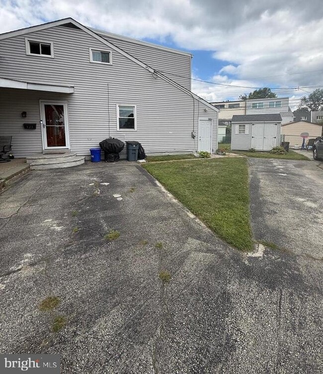 Building Photo - 525 Lee Rd