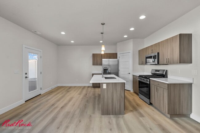 Building Photo - Brand New Townhome in Crimson Park! Stylis...
