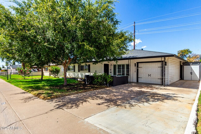 Building Photo - 2728 E Highland Ave Rental