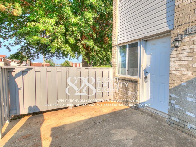 Photo - *AVAILABLE NOW!* Spacious 3 Bed/2.5 Bath Condo in East Norman!