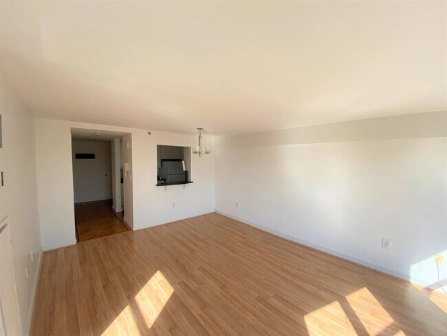 Photo - 931 Massachusetts Ave Unidad 903