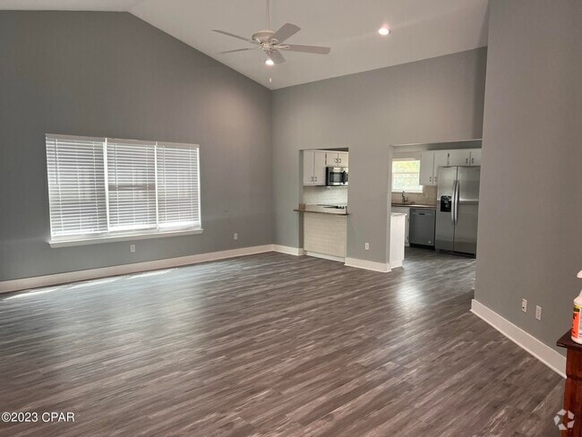 Building Photo - 319 N Cove Blvd Rental