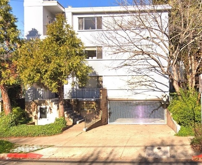 Building Photo - 2741 Dwight Way Rental