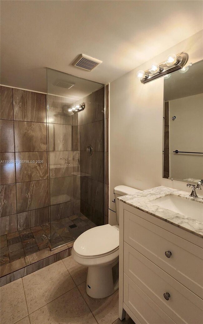 Photo - 600 NE 36th St Unidad 821