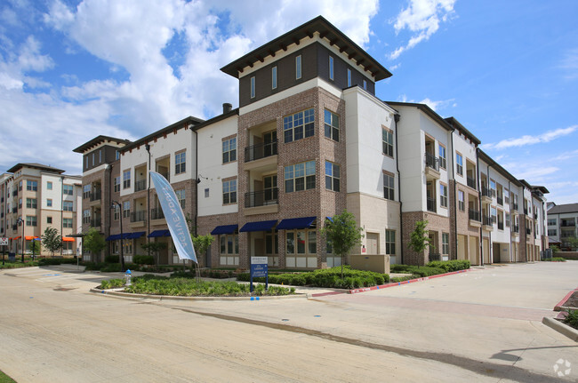 Photo - Overture Flower Mound 55+ Active Adult Apa... Apartamentos