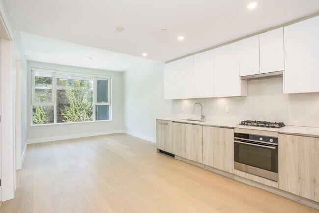 Photo - 211-423 6th St Unit 211