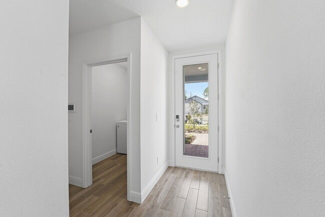 Photo - 205 Links Ter Blvd