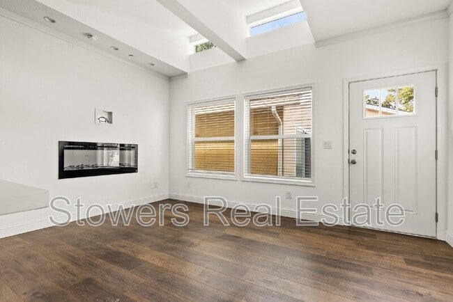 Photo - 144 Larkwood Cir
