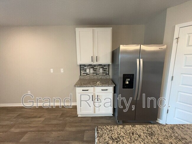 5583 Guinevere Ln