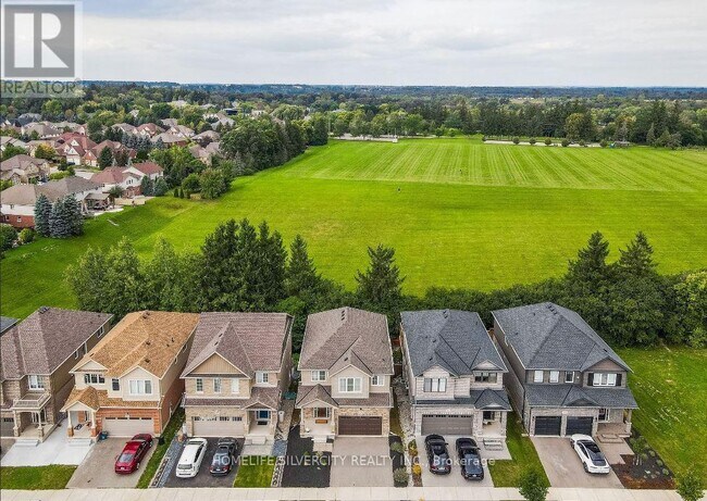 Photo - 194 Eaglecrest St