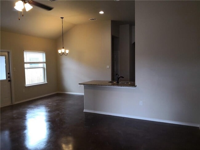 Photo - 233 Joanne Lp