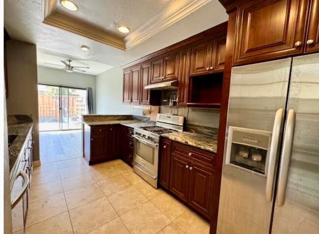 Building Photo - 5353 Aztec Dr