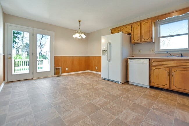 Photo - Pet Friendly Three Bedroom!