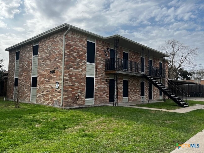 Building Photo - 905 Simpson Rd Unit A