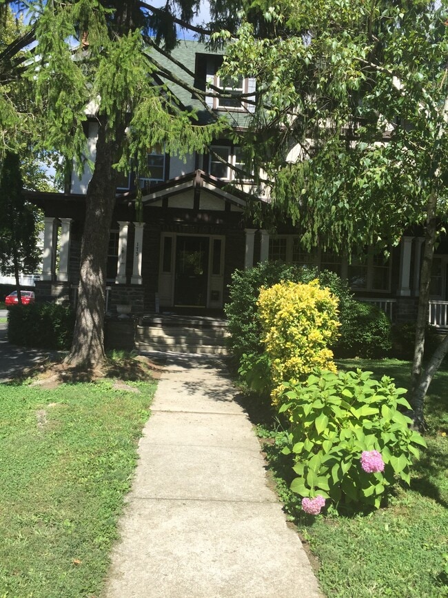 Building Photo - 175 N Lansdowne Ave Unit 3rd floor